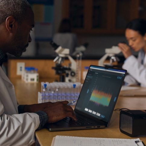 Apple MacBook Pro 14" 2024  M4/16Gb/512Gb MW2U3 (Space Black) фото 7